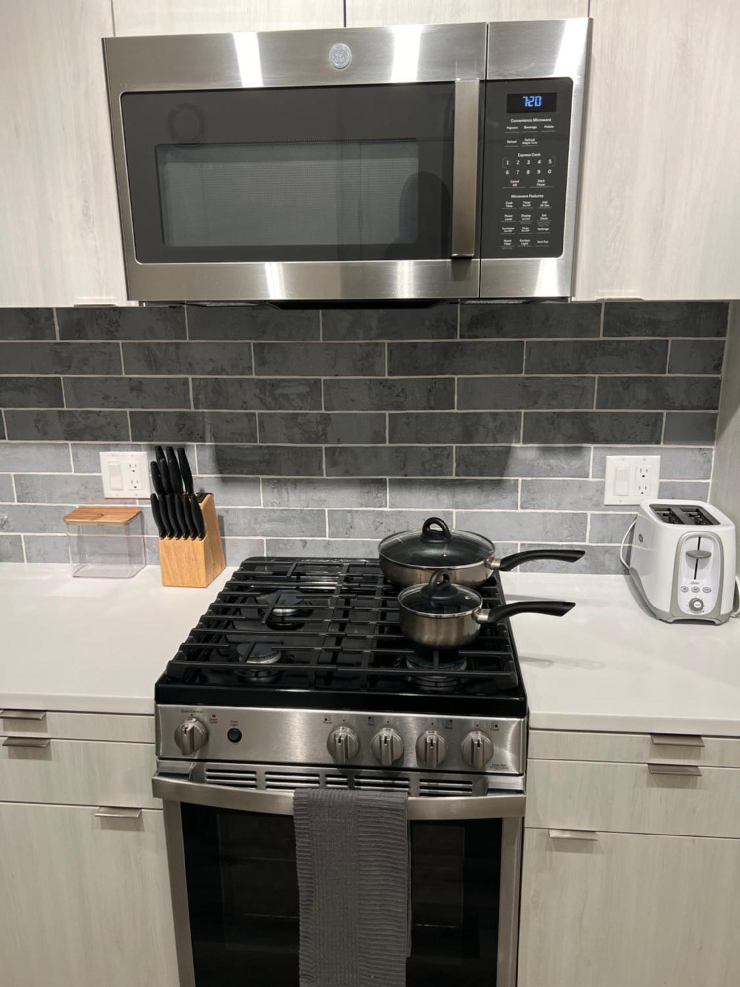 Heart Of Hollywood-walk Of Fame 1bd With View -free Parking, Balcony, Wifi, Rooftop, Gym, Upscale Amenities Los Angeles