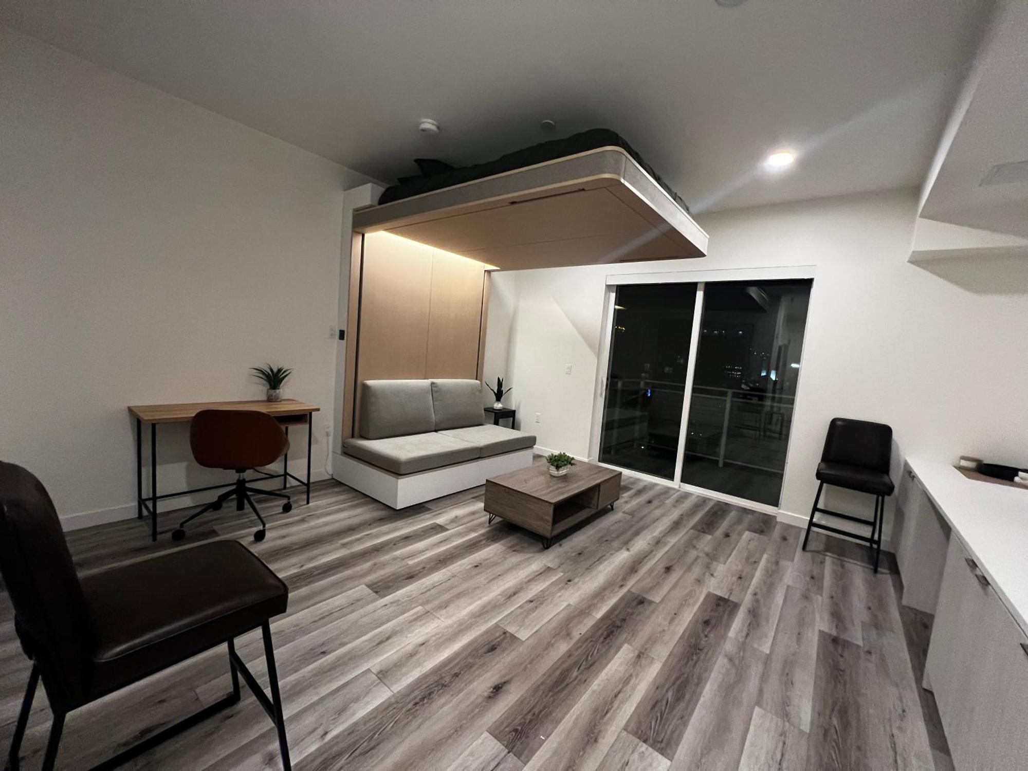 Apartment Heart Of Hollywood-walk Of Fame 1bd With View -free Parking, Balcony, Wifi, Rooftop, Gym, Upscale Amenities