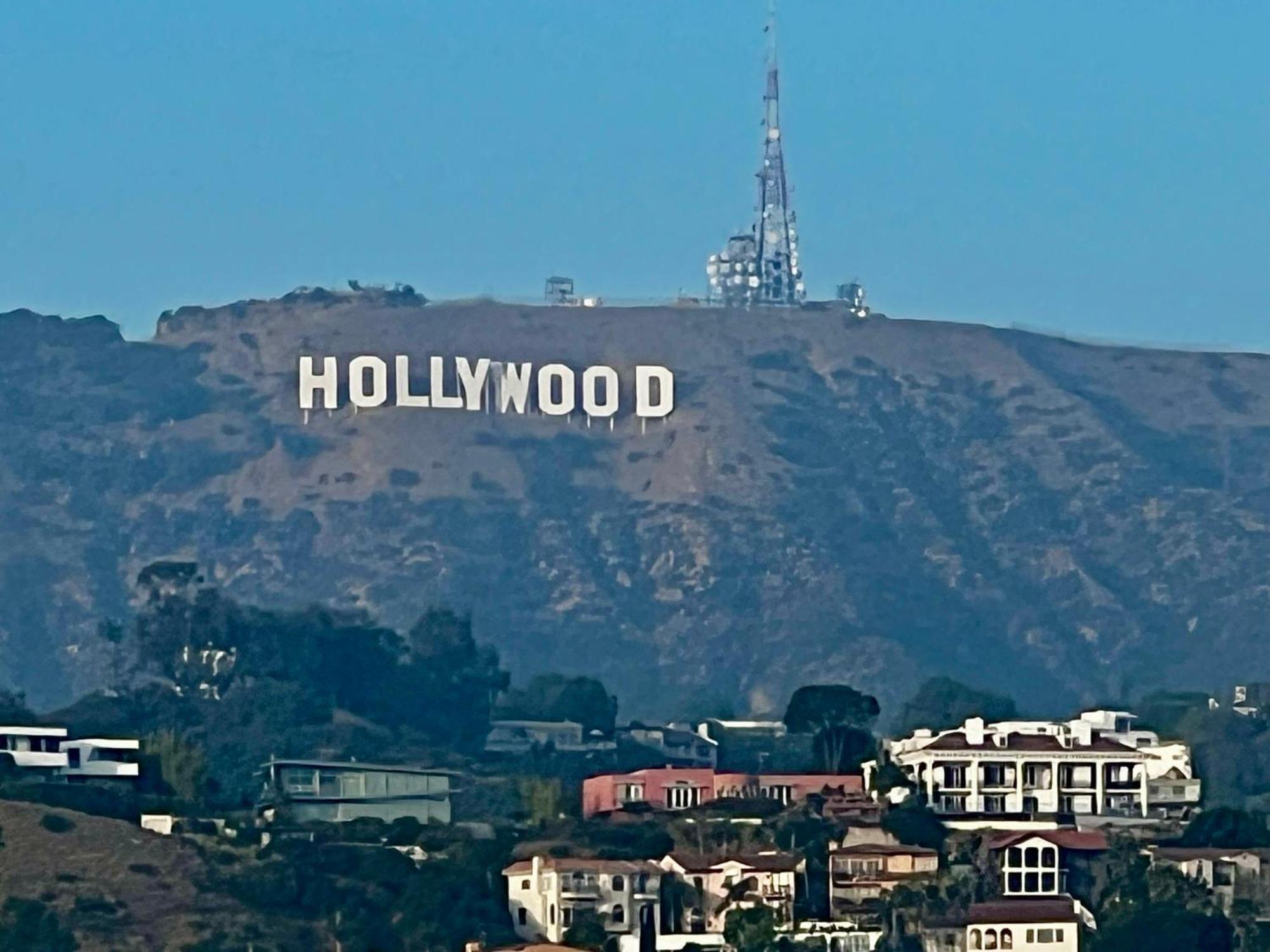 Heart Of Hollywood-walk Of Fame 1bd With View -free Parking, Balcony, Wifi, Rooftop, Gym, Upscale Amenities *