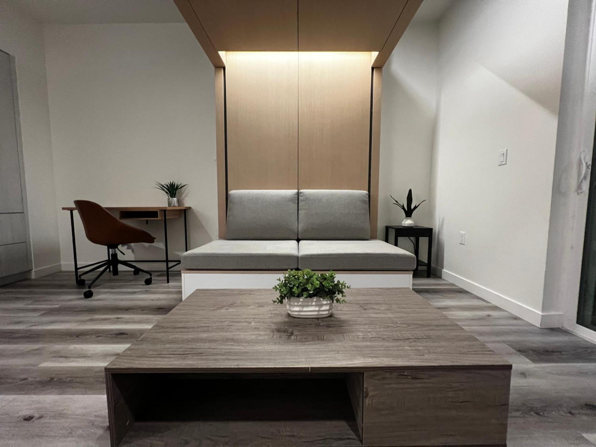 Apartment Heart Of Hollywood-walk Of Fame 1bd With View -free Parking, Balcony, Wifi, Rooftop, Gym, Upscale Amenities