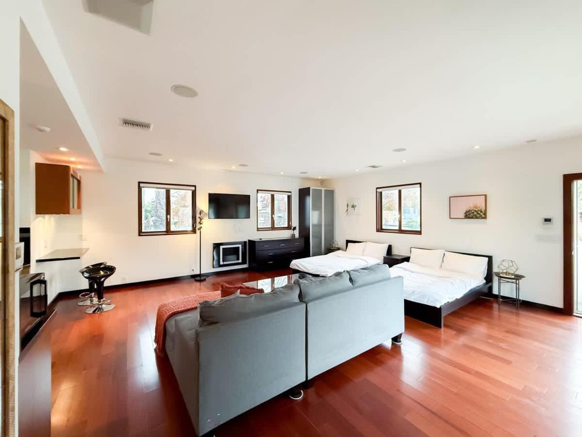 Modern 4br Gem Near Beverly Hills By Allevo Homes Holiday home *