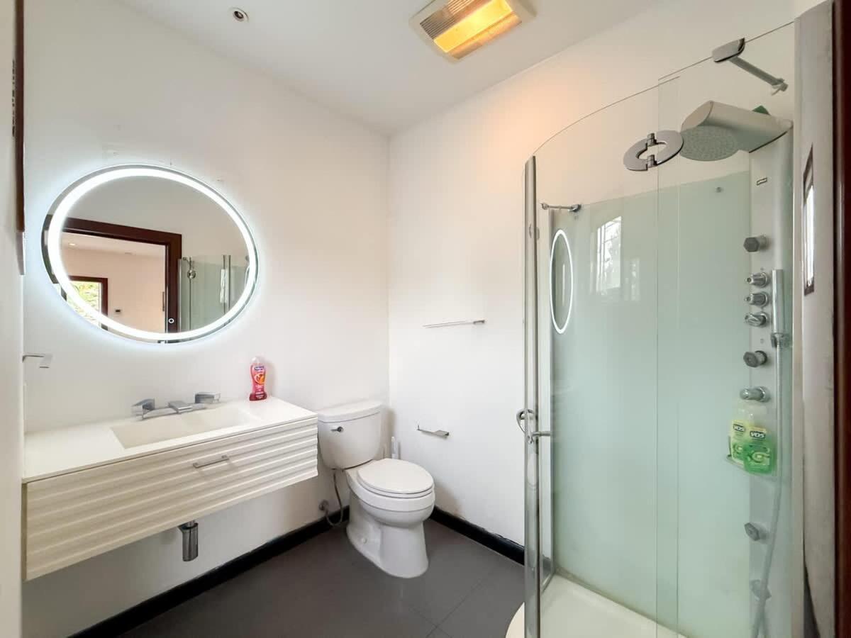 Modern 4br Gem Near Beverly Hills By Allevo Homes Holiday home