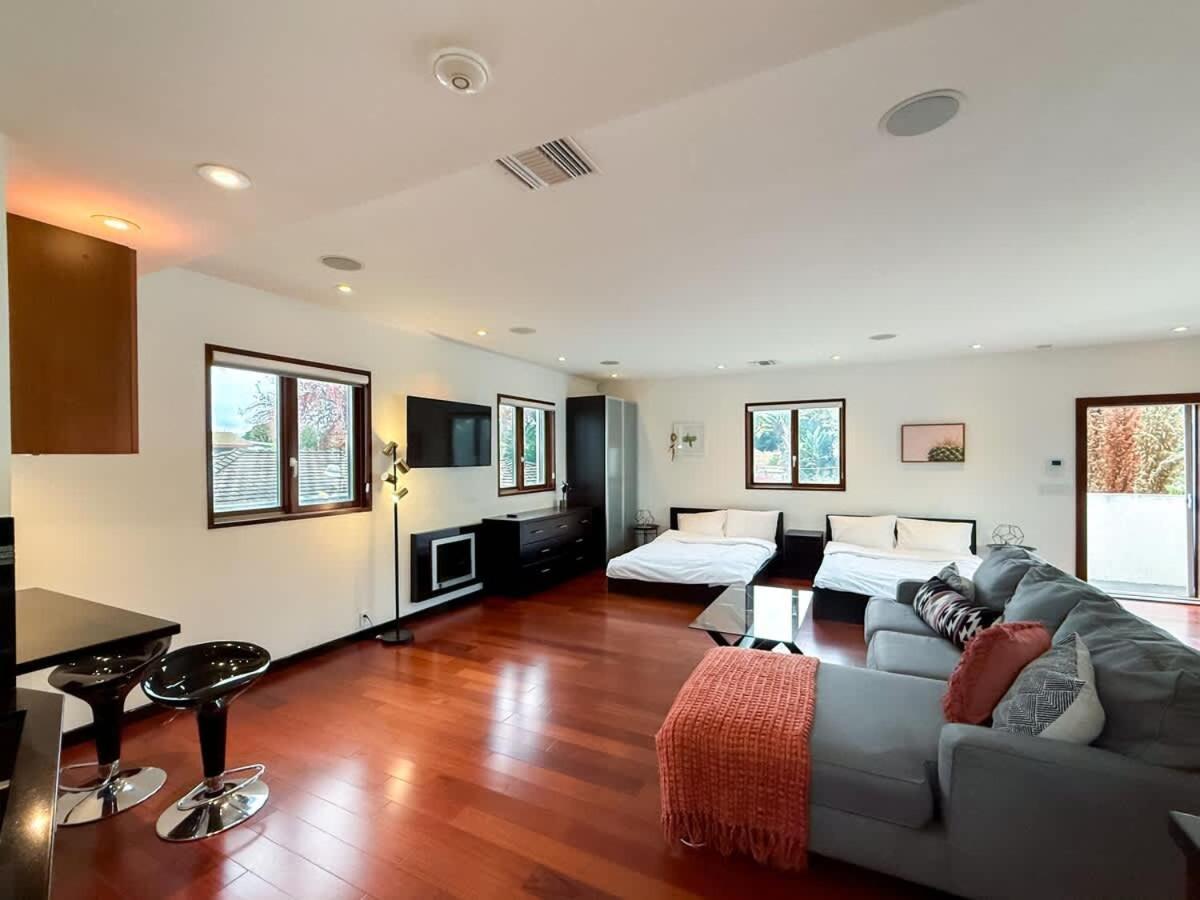 Modern 4br Gem Near Beverly Hills By Allevo Homes Holiday home *