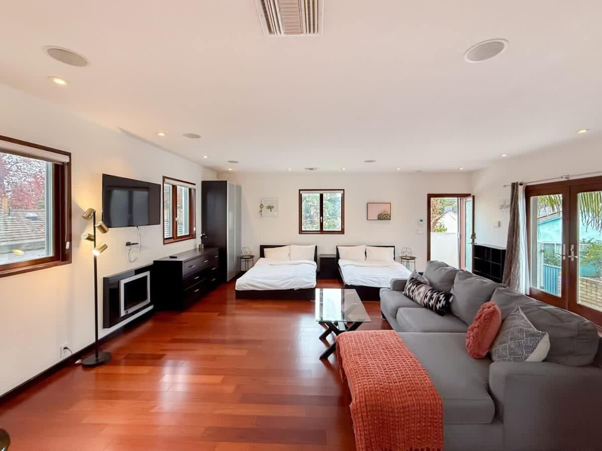 Modern 4br Gem Near Beverly Hills By Allevo Homes *