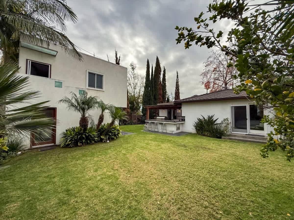 Modern 4br Gem Near Beverly Hills By Allevo Homes Holiday home Los Angeles