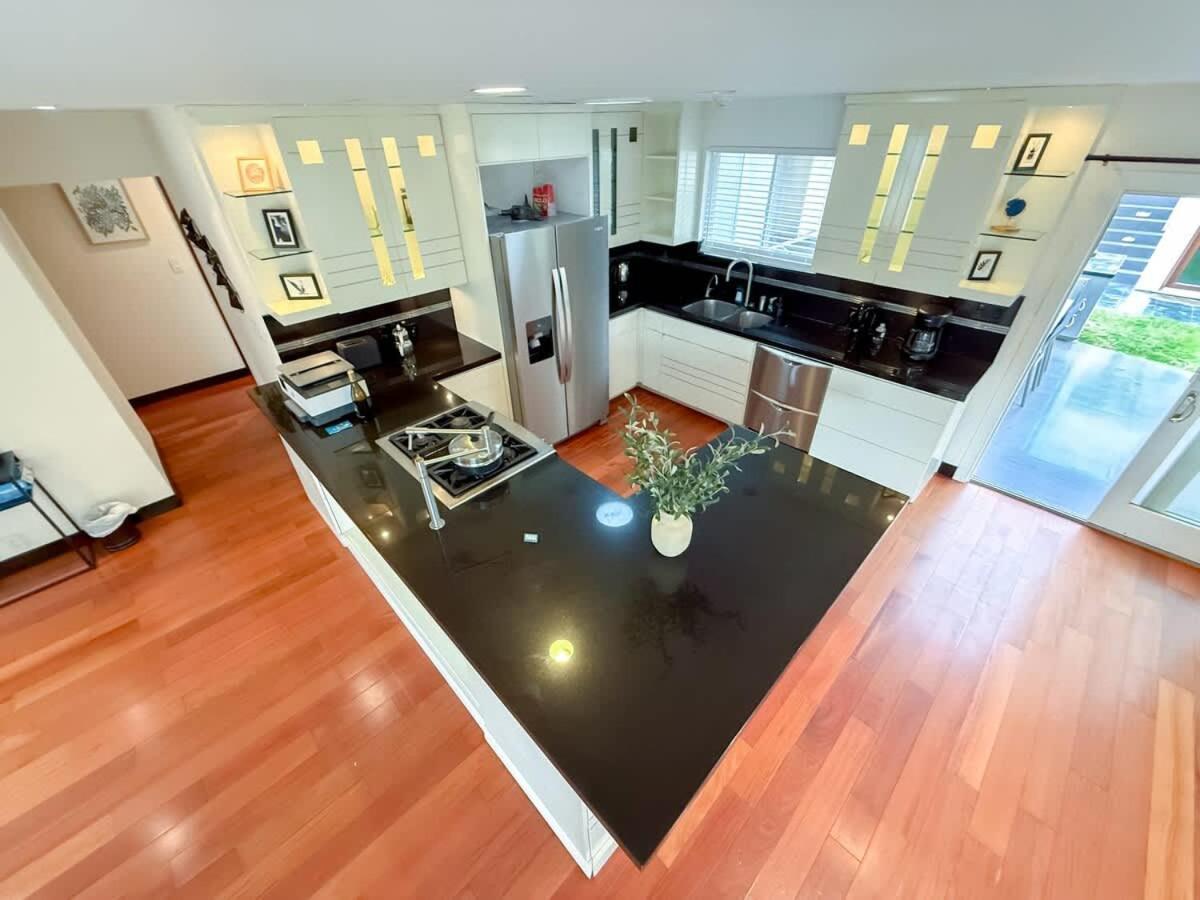 Modern 4br Gem Near Beverly Hills By Allevo Homes Holiday home