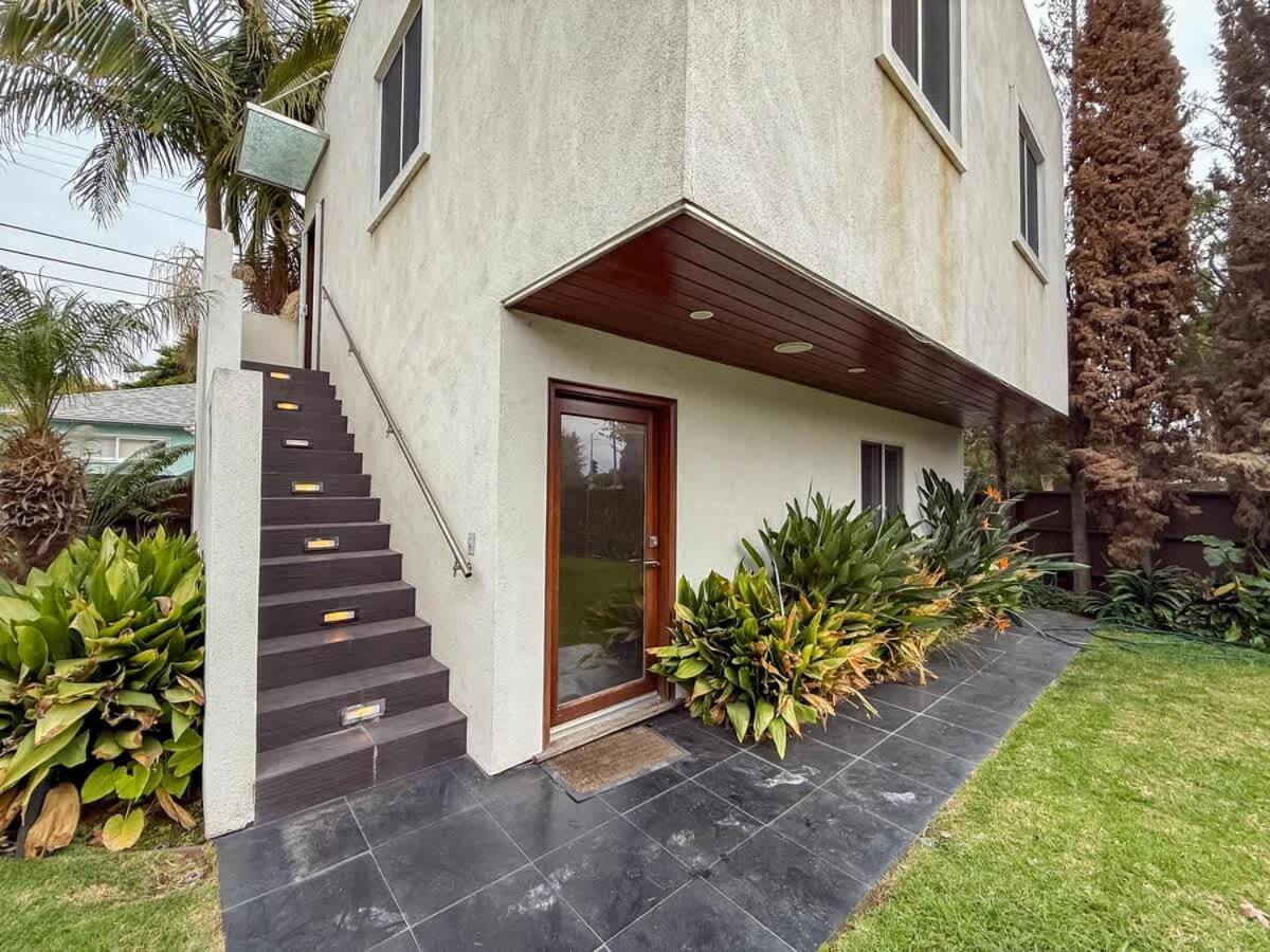 Modern 4br Gem Near Beverly Hills By Allevo Homes Holiday home Los Angeles
