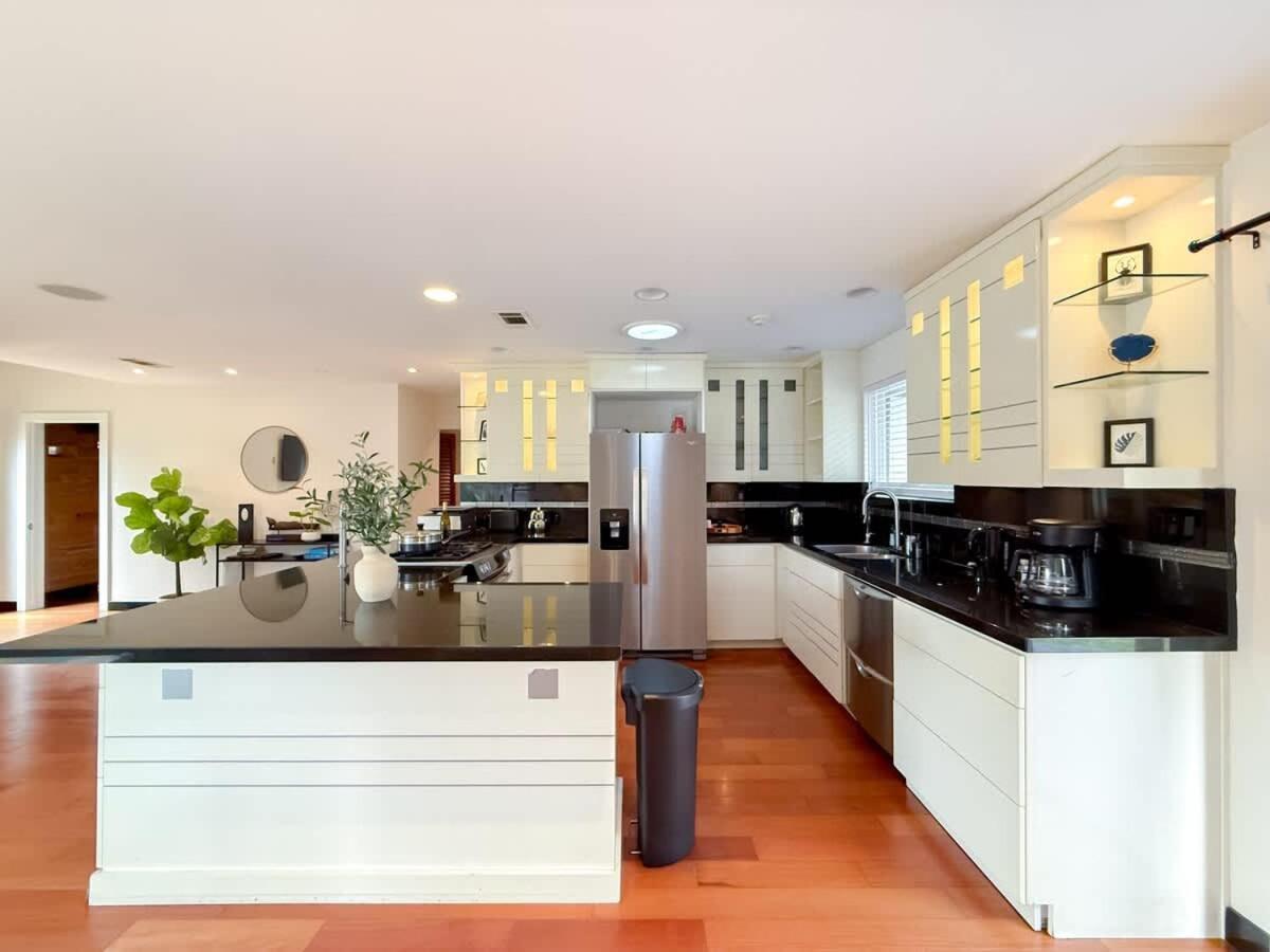 Holiday home Modern 4br Gem Near Beverly Hills By Allevo Homes Los Angeles