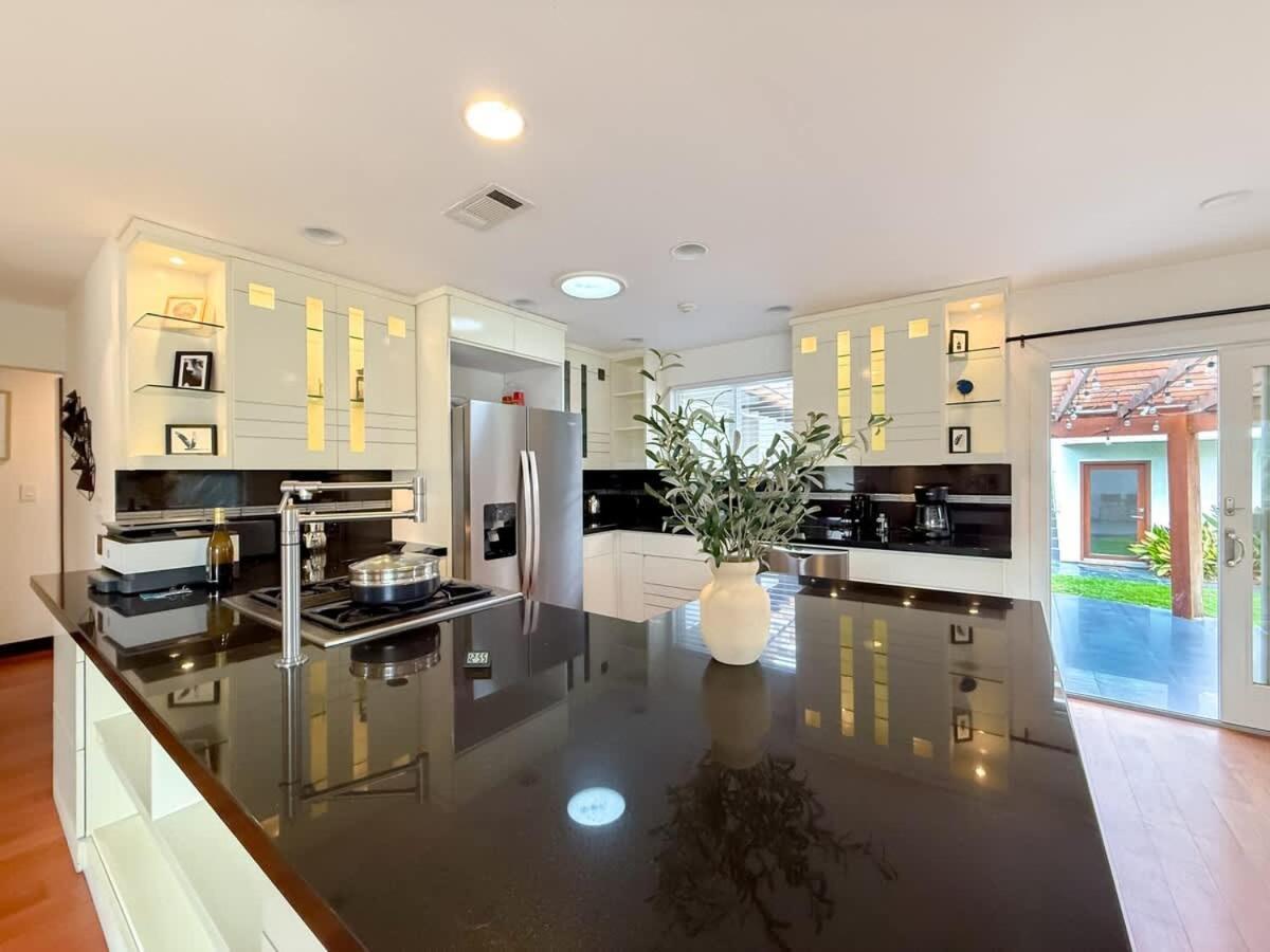 Modern 4br Gem Near Beverly Hills By Allevo Homes Los Angeles