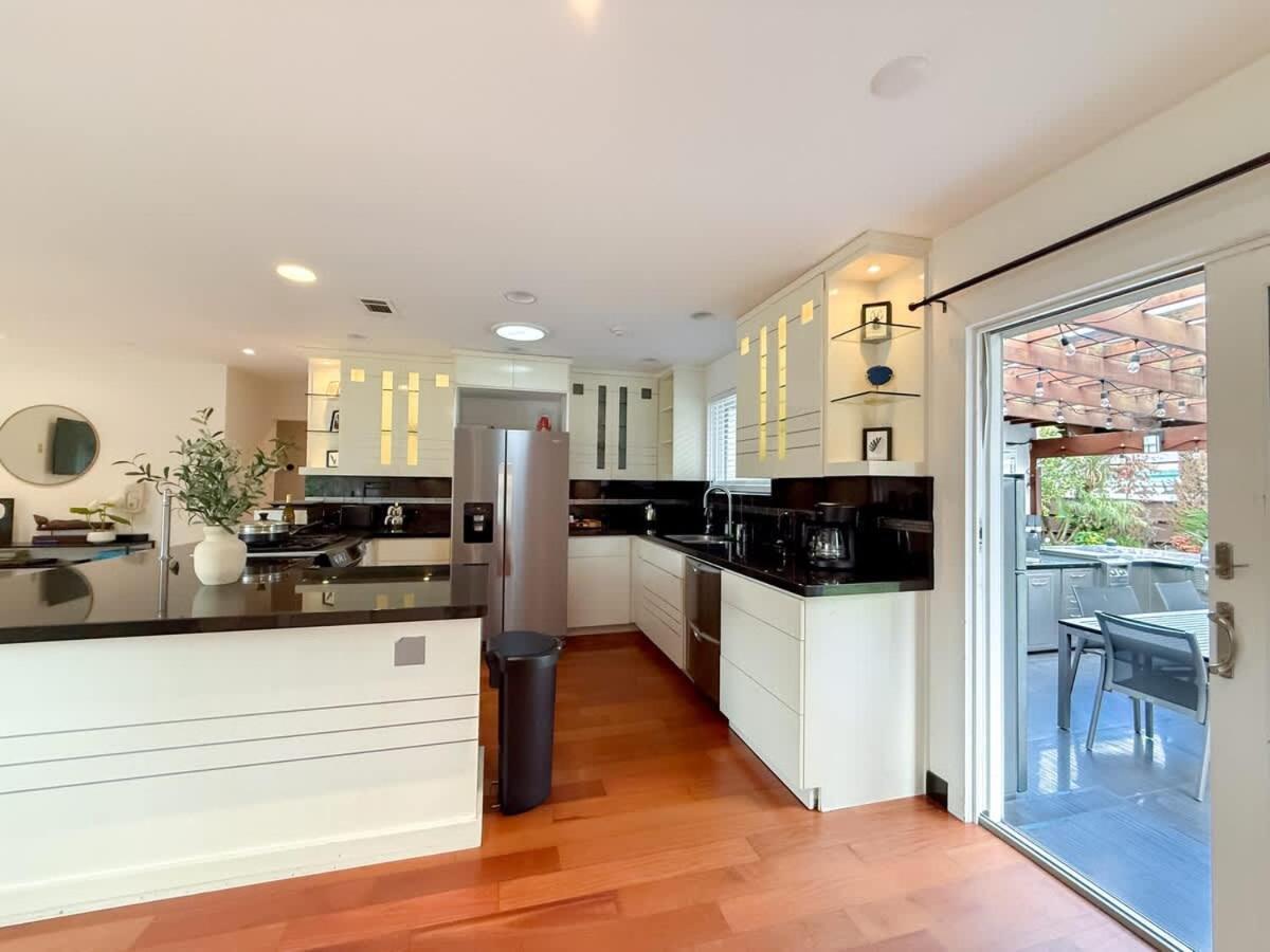 Modern 4br Gem Near Beverly Hills By Allevo Homes Holiday home
