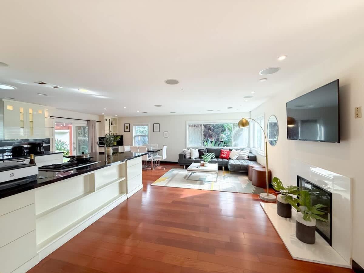 Modern 4br Gem Near Beverly Hills By Allevo Homes Holiday home *