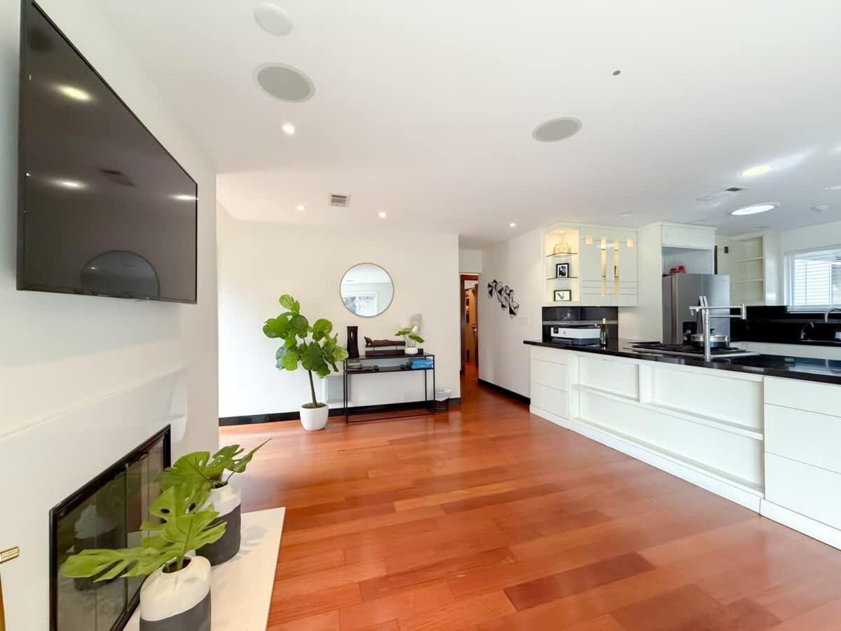 Holiday home Modern 4br Gem Near Beverly Hills By Allevo Homes Los Angeles