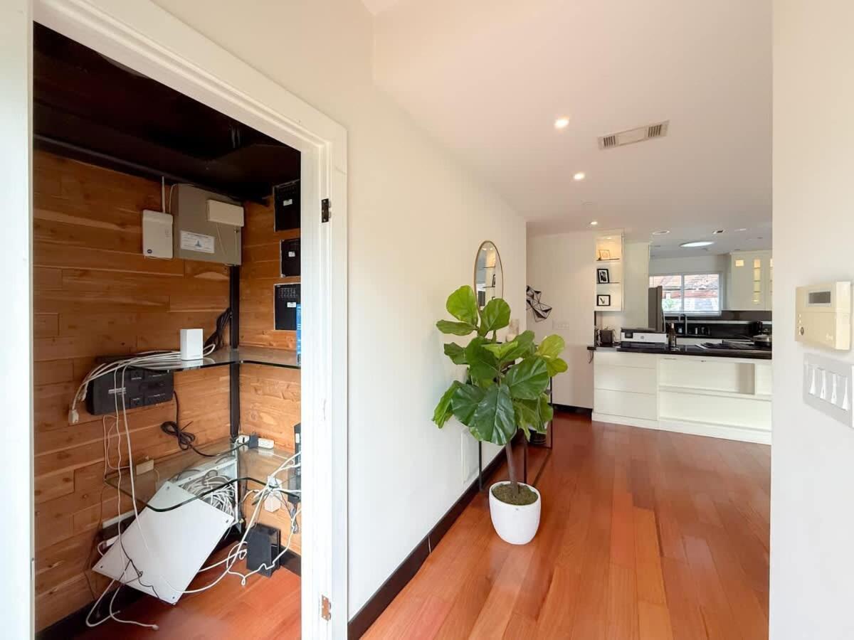 Holiday home Modern 4br Gem Near Beverly Hills By Allevo Homes