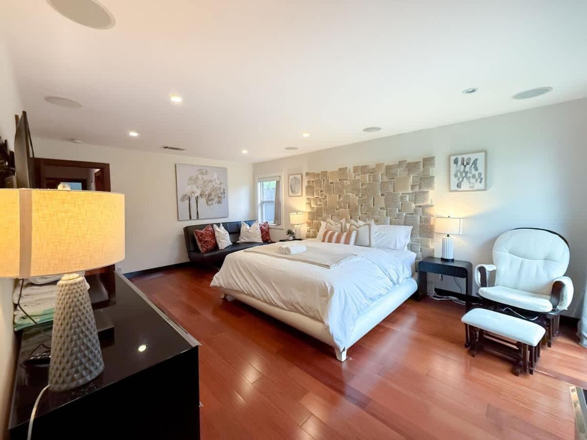 Modern 4br Gem Near Beverly Hills By Allevo Homes Holiday home Los Angeles