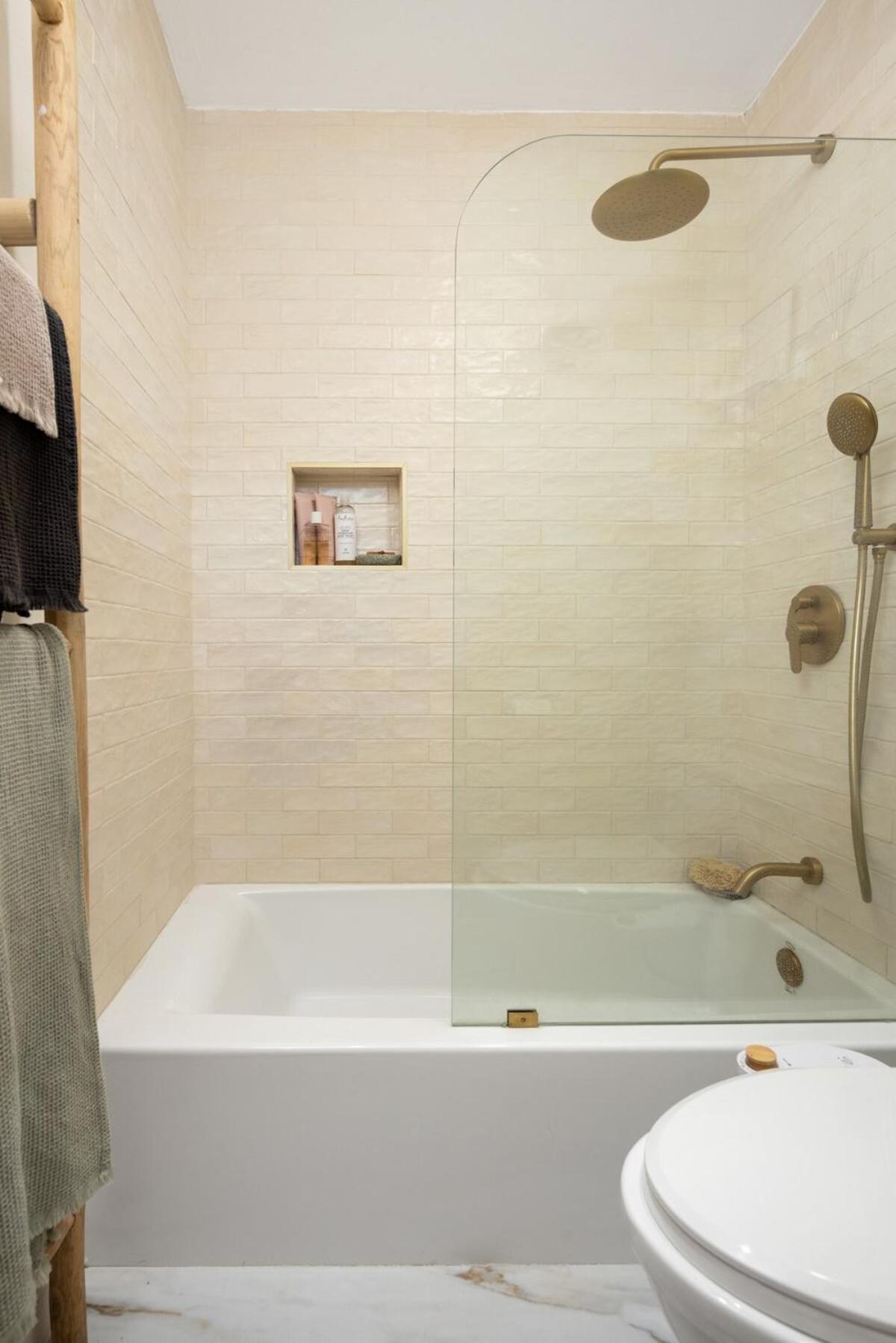 Mediterranean La Loft W Pool, Fitness & Tennis Courts Apartment *