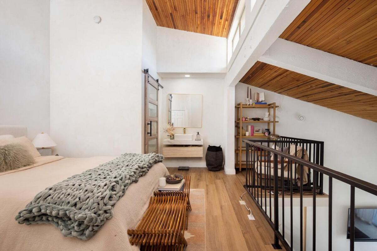 Mediterranean La Loft W Pool, Fitness & Tennis Courts Apartment Los Angeles