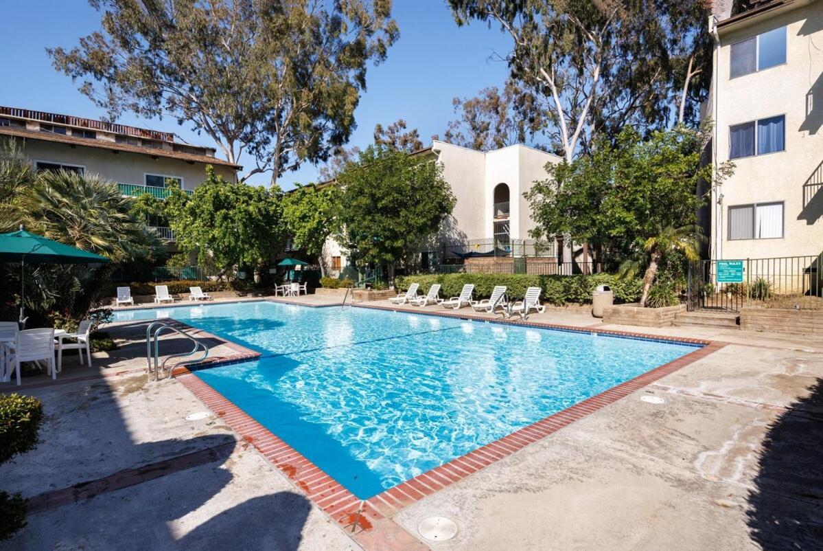 Mediterranean La Loft W Pool, Fitness & Tennis Courts Apartment