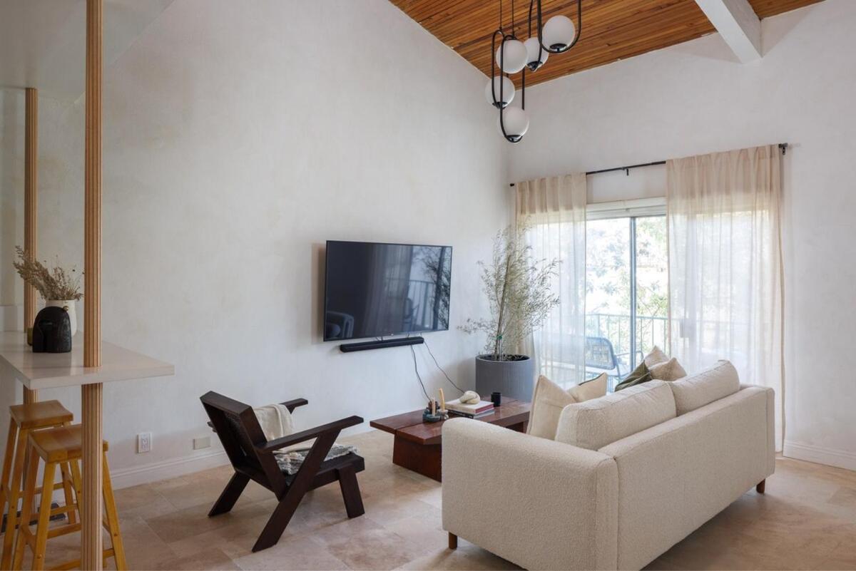 Mediterranean La Loft W Pool, Fitness & Tennis Courts * Los Angeles
