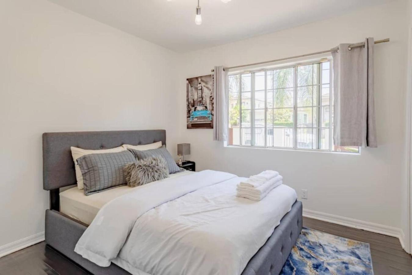 468a Massive 5 Bedroom With Beautiful Pool Holiday home Los Angeles