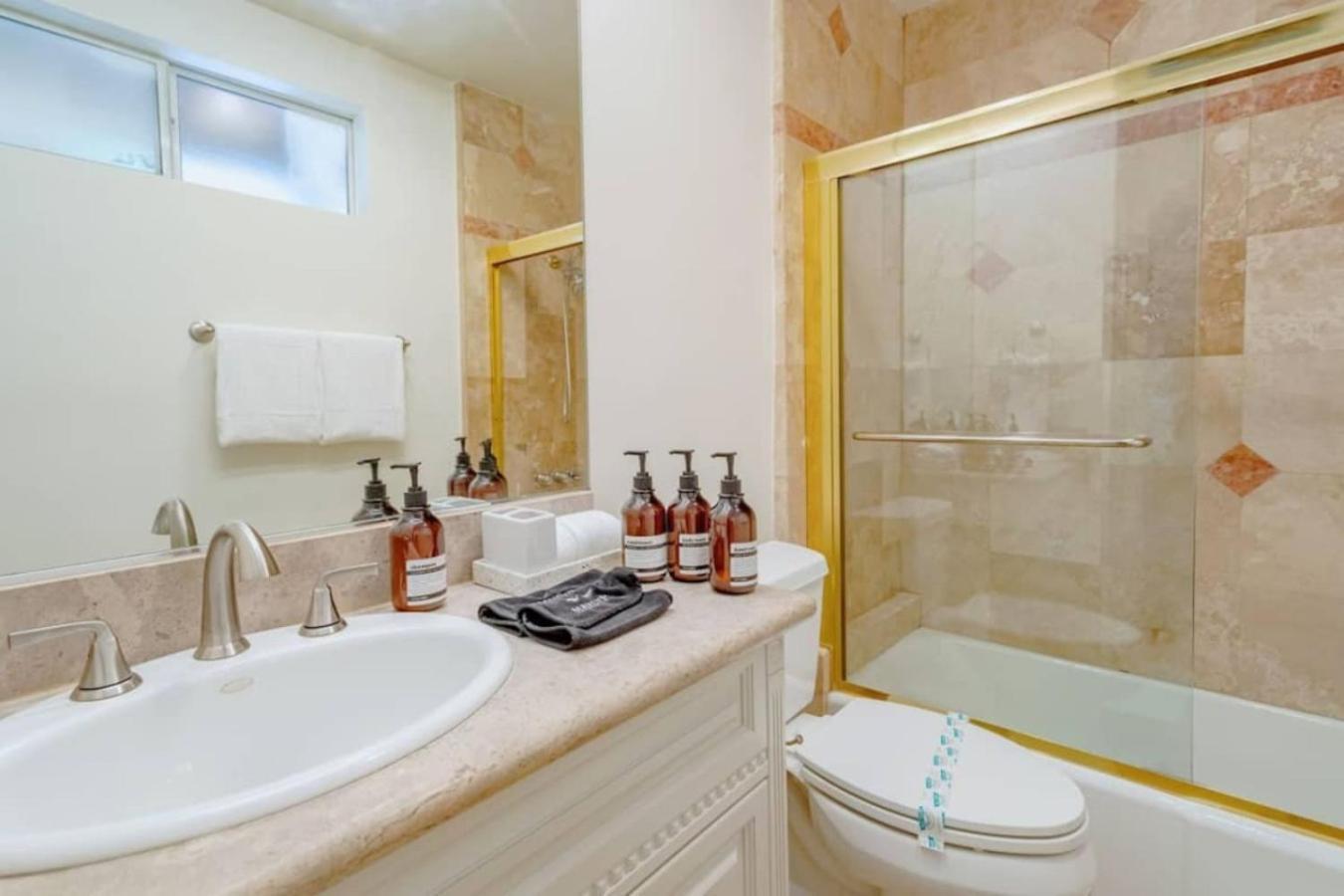 468a Massive 5 Bedroom With Beautiful Pool Holiday home *