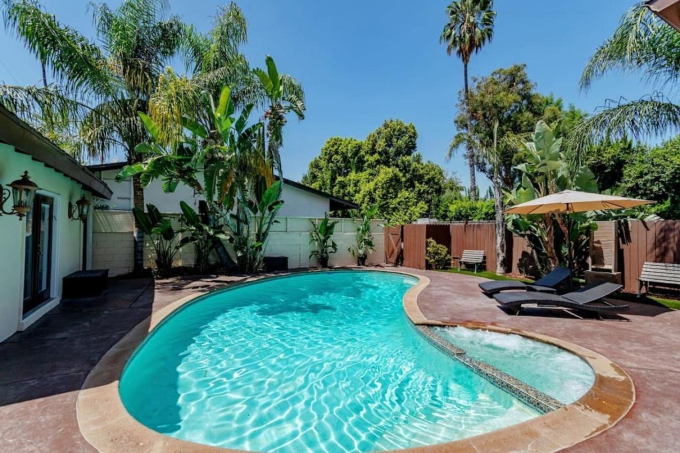 468a Massive 5 Bedroom With Beautiful Pool Holiday home *