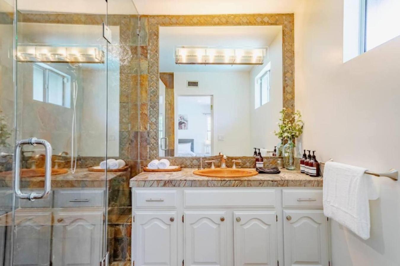 Holiday home 468a Massive 5 Bedroom With Beautiful Pool Los Angeles