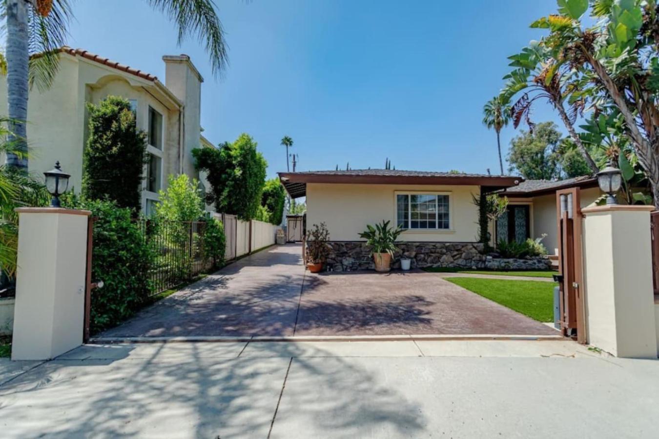 468a Massive 5 Bedroom With Beautiful Pool Los Angeles
