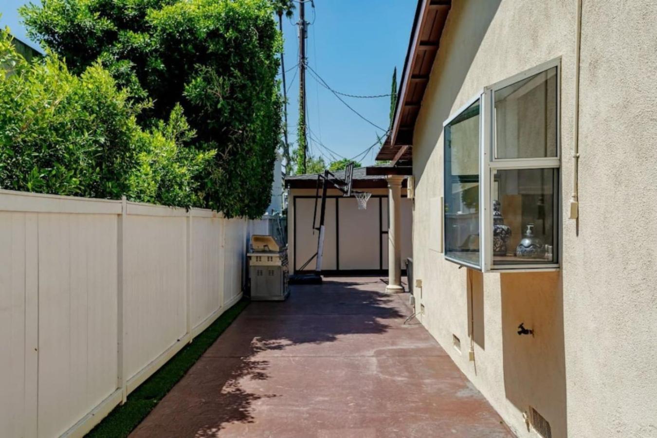 468a Massive 5 Bedroom With Beautiful Pool *