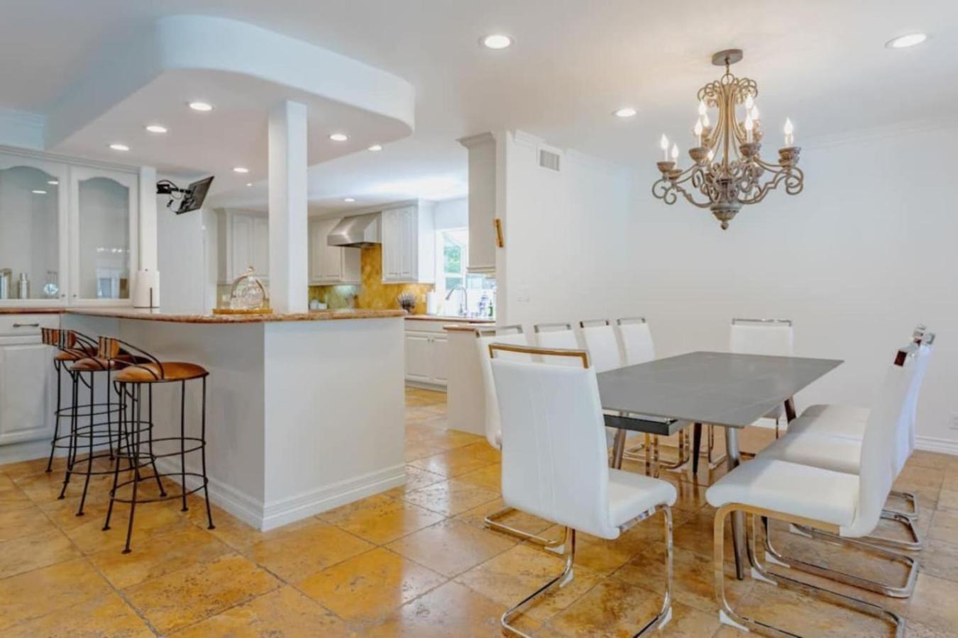 Holiday home 468a Massive 5 Bedroom With Beautiful Pool