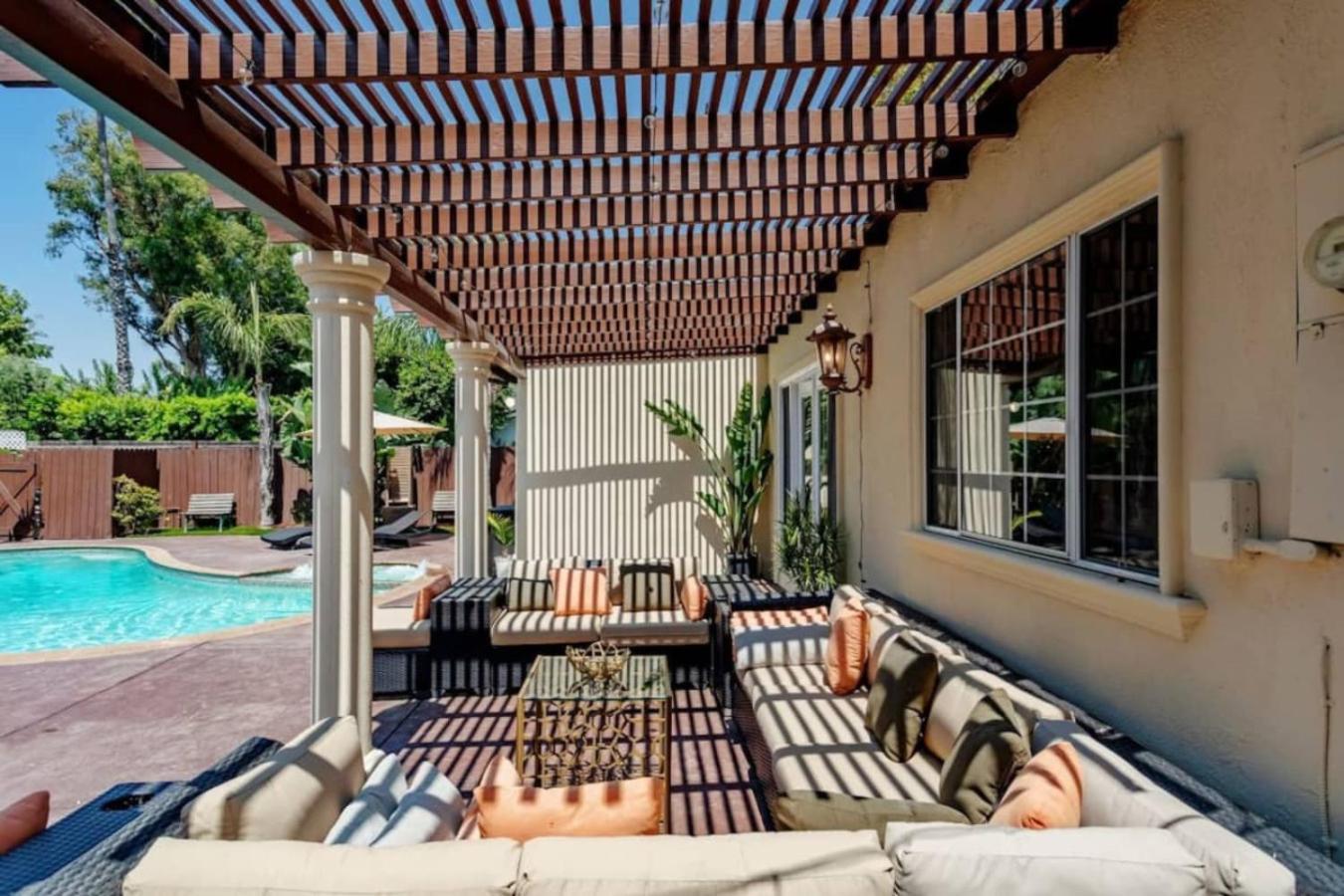 468a Massive 5 Bedroom With Beautiful Pool Los Angeles