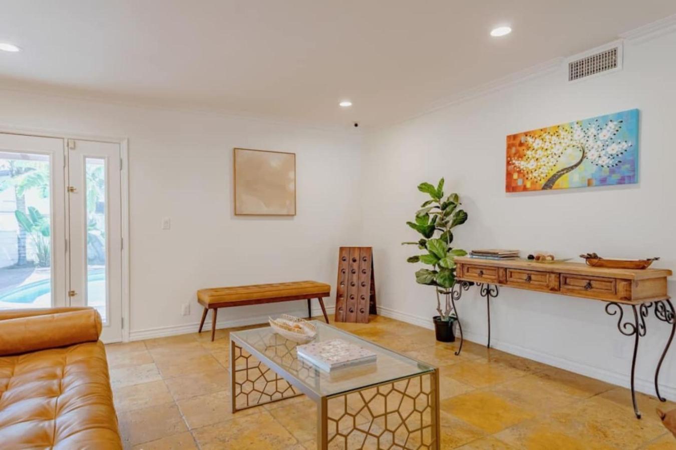 468a Massive 5 Bedroom With Beautiful Pool