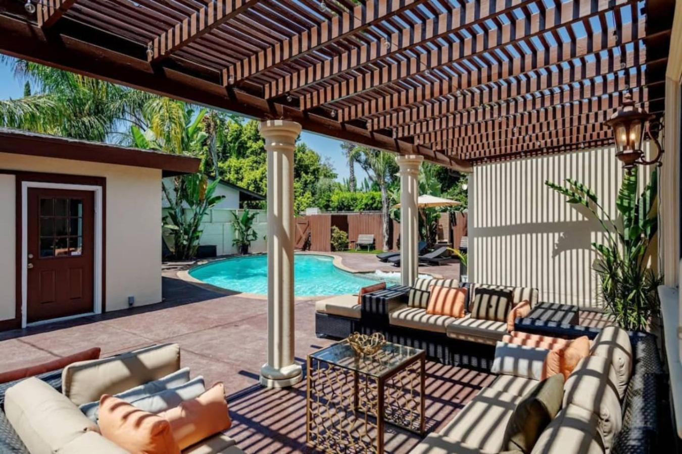 468a Massive 5 Bedroom With Beautiful Pool Holiday home