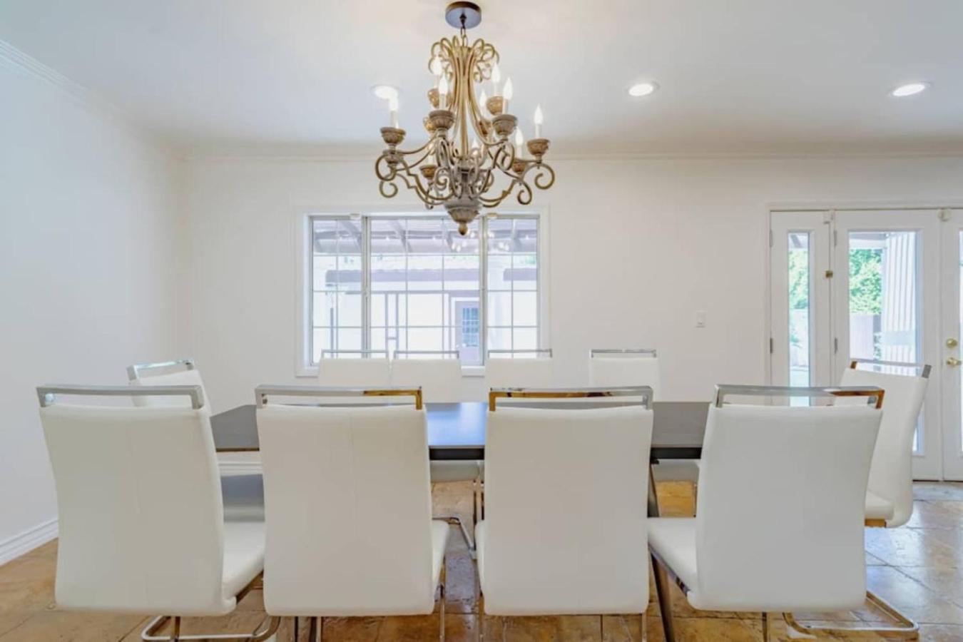 468a Massive 5 Bedroom With Beautiful Pool *