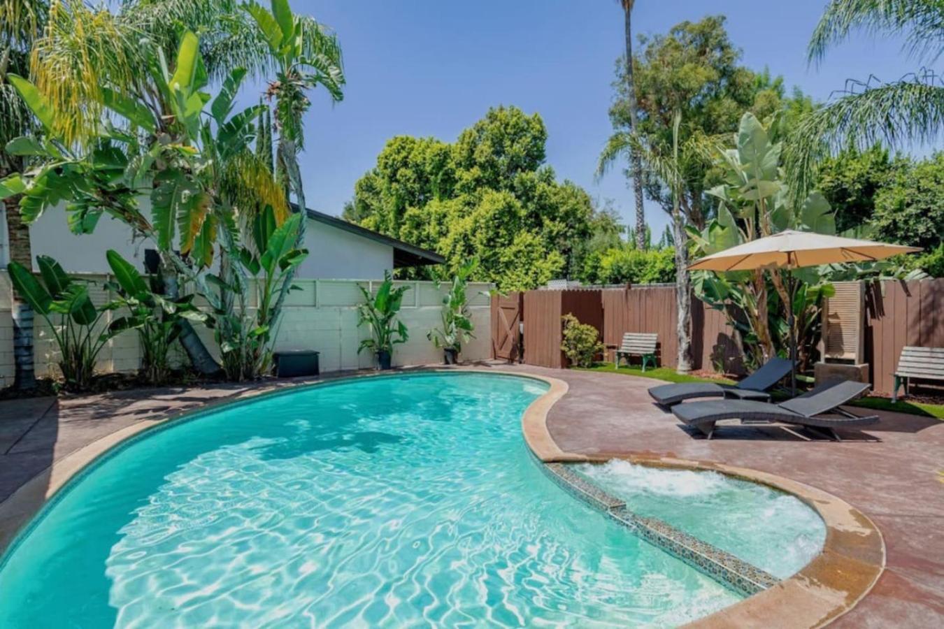 468a Massive 5 Bedroom With Beautiful Pool