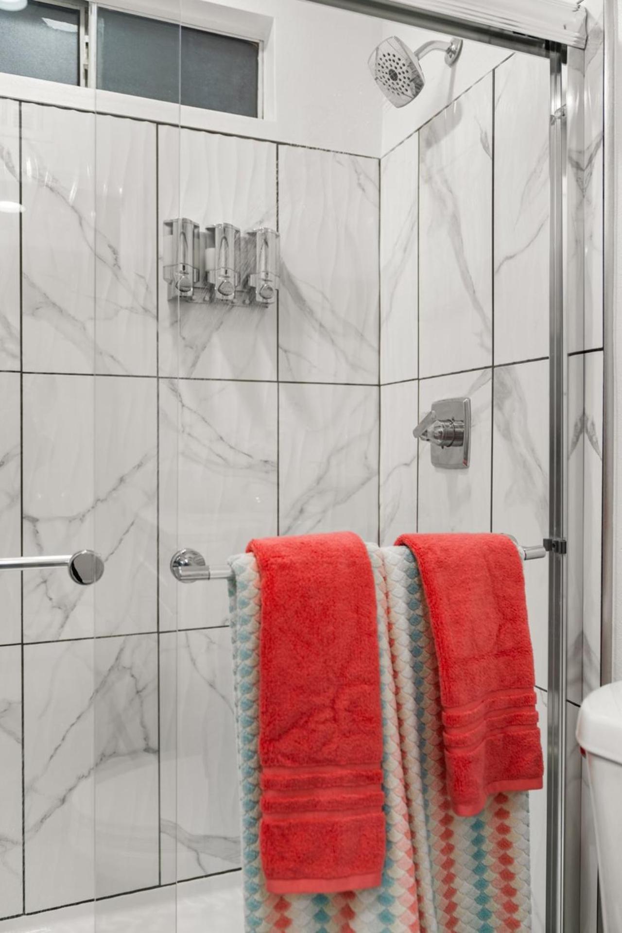Avalon Bnb - 35 Percent Off April 2025! Low Fees Holiday home