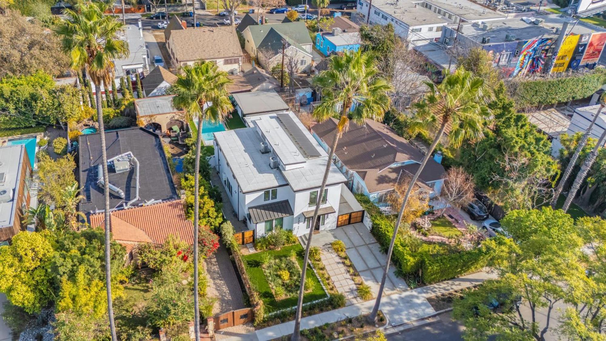 Ogden Oasis By Avantstay Pool Hot Tub Large Yard Steps To Melrose Avenue Holiday home Los Angeles