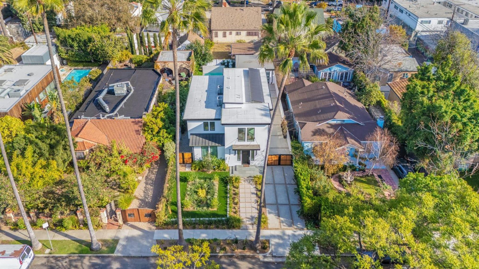 Holiday home Ogden Oasis By Avantstay Pool Hot Tub Large Yard Steps To Melrose Avenue Los Angeles