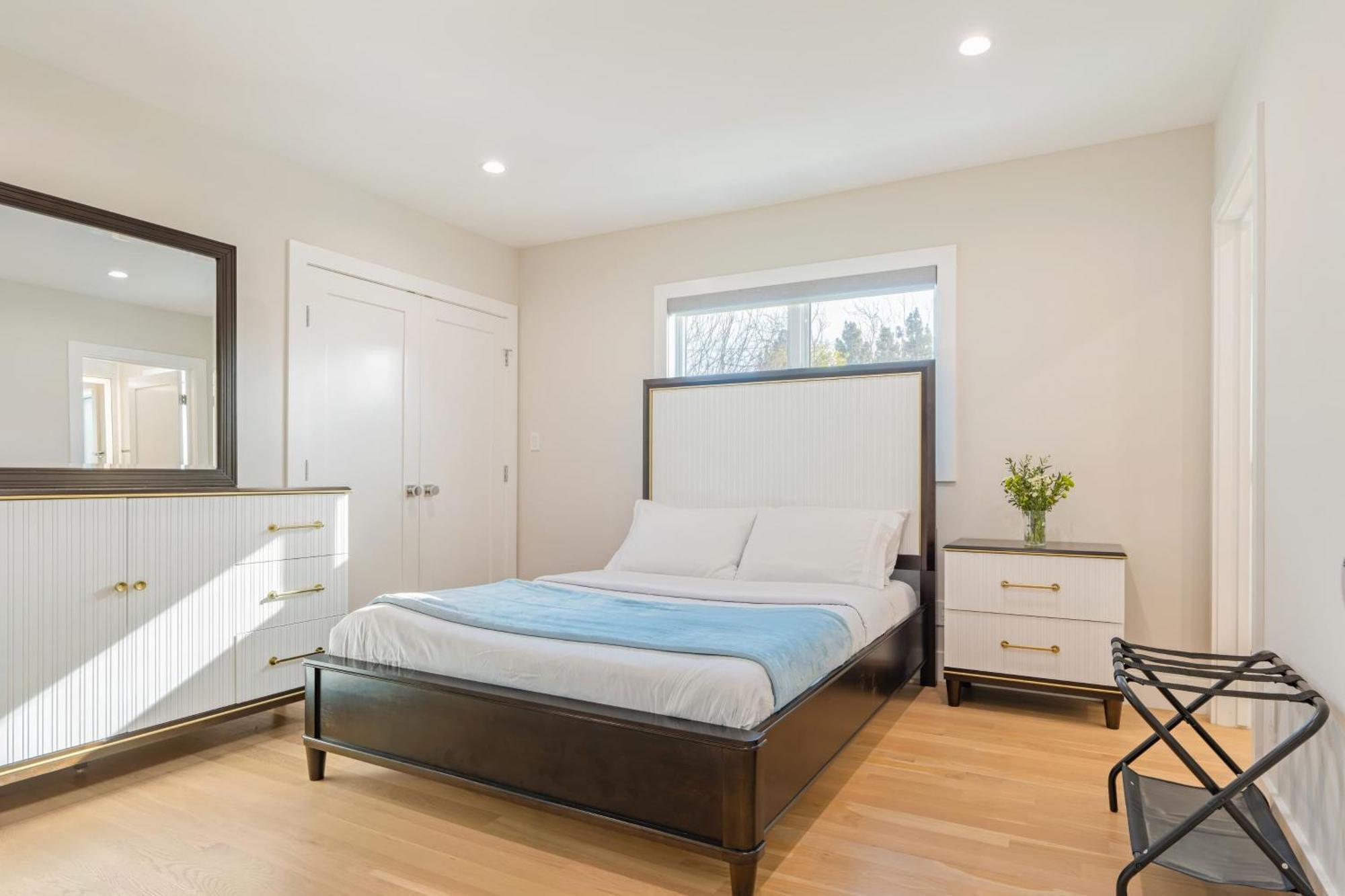 Holiday home Ogden Oasis By Avantstay Pool Hot Tub Large Yard Steps To Melrose Avenue Los Angeles