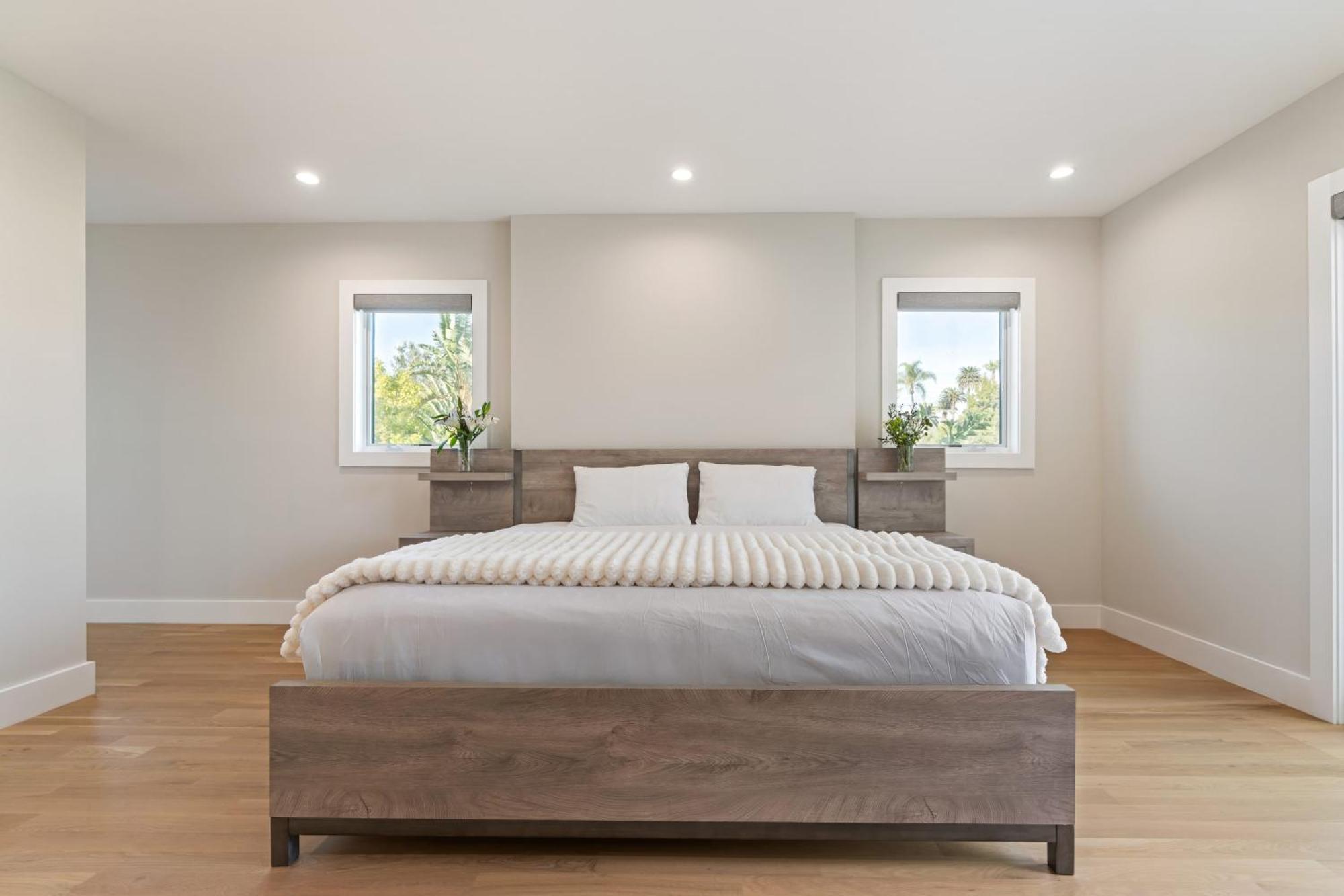 Holiday home Ogden Oasis By Avantstay Pool Hot Tub Large Yard Steps To Melrose Avenue Los Angeles