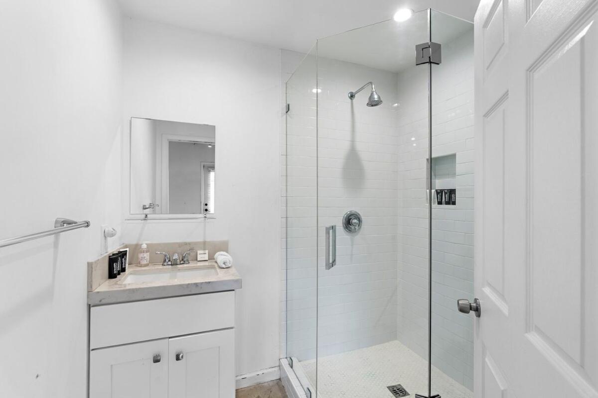 Private Guest Beverly Hills Adj Apartment