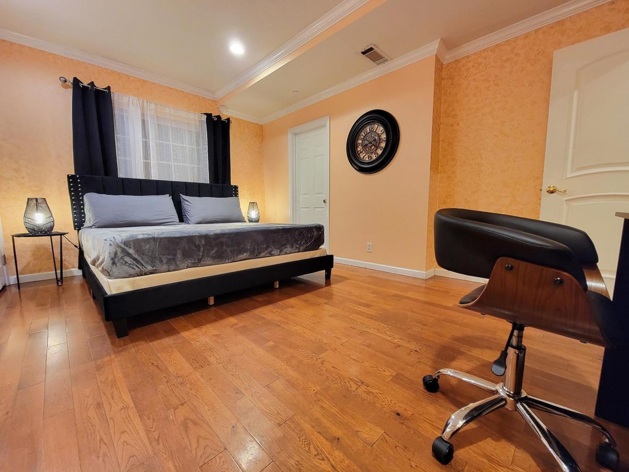 Apartment 3 Bedroom Guest First Floor Unit With Patio Area Right Next To The Mrc 10 Minutes From Rodeo Drive Washer Dryer Wifi And *