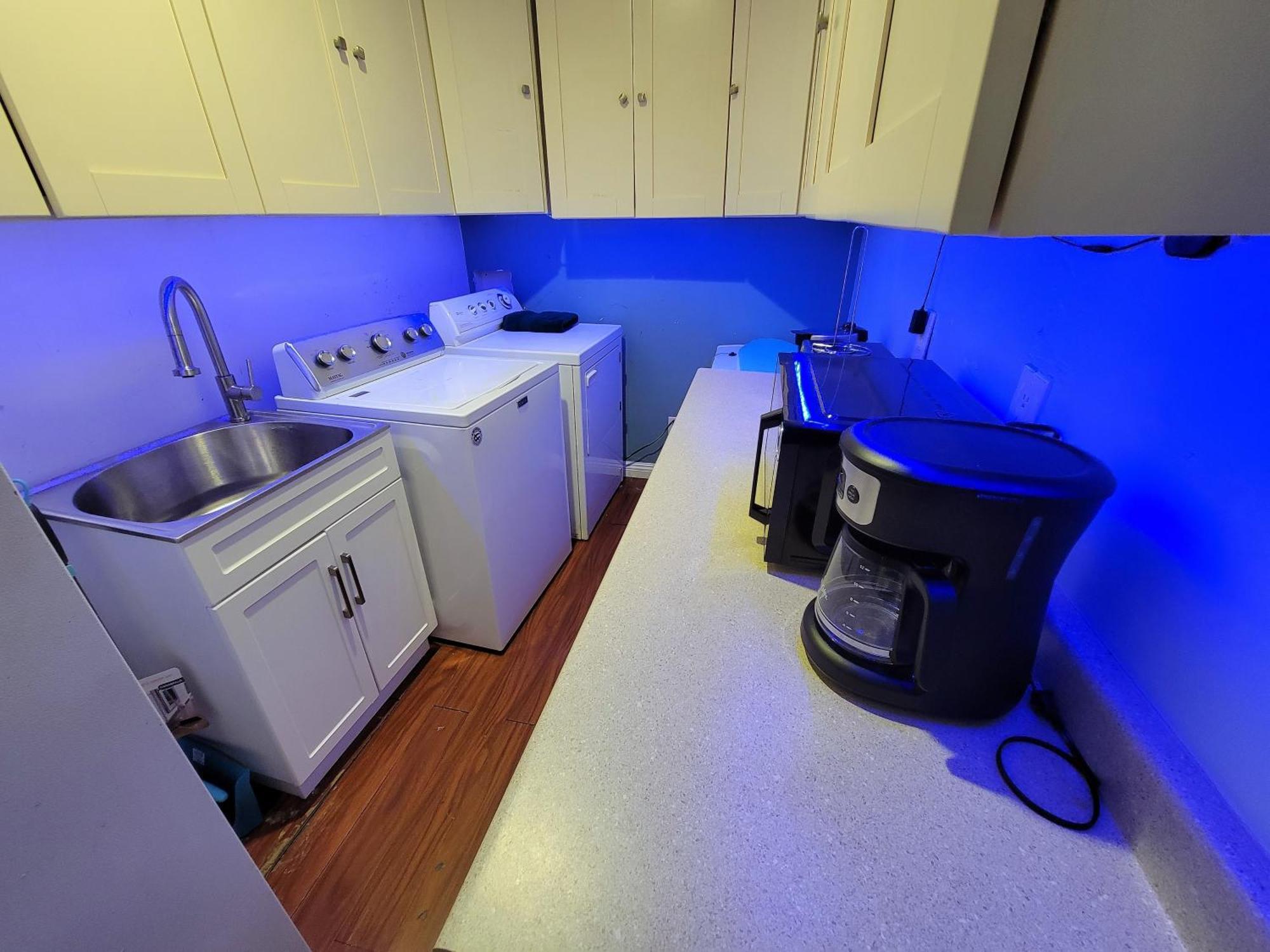 Apartment 3 Bedroom Guest First Floor Unit With Patio Area Right Next To The Mrc 10 Minutes From Rodeo Drive Washer Dryer Wifi And Los Angeles