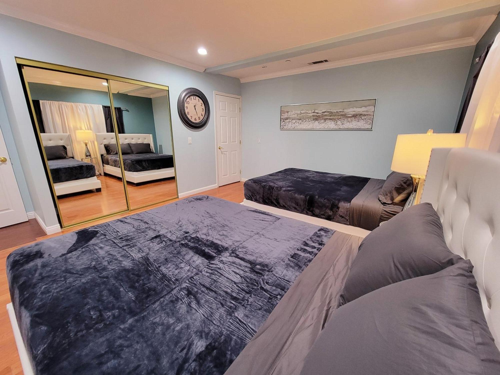 3 Bedroom Guest First Floor Unit With Patio Area Right Next To The Mrc 10 Minutes From Rodeo Drive Washer Dryer Wifi And