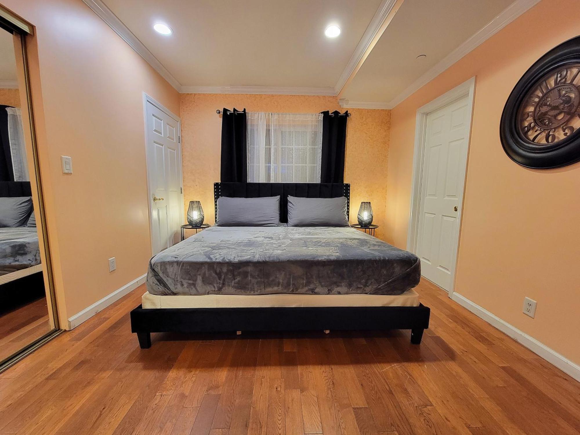3 Bedroom Guest First Floor Unit With Patio Area Right Next To The Mrc 10 Minutes From Rodeo Drive Washer Dryer Wifi And Apartment