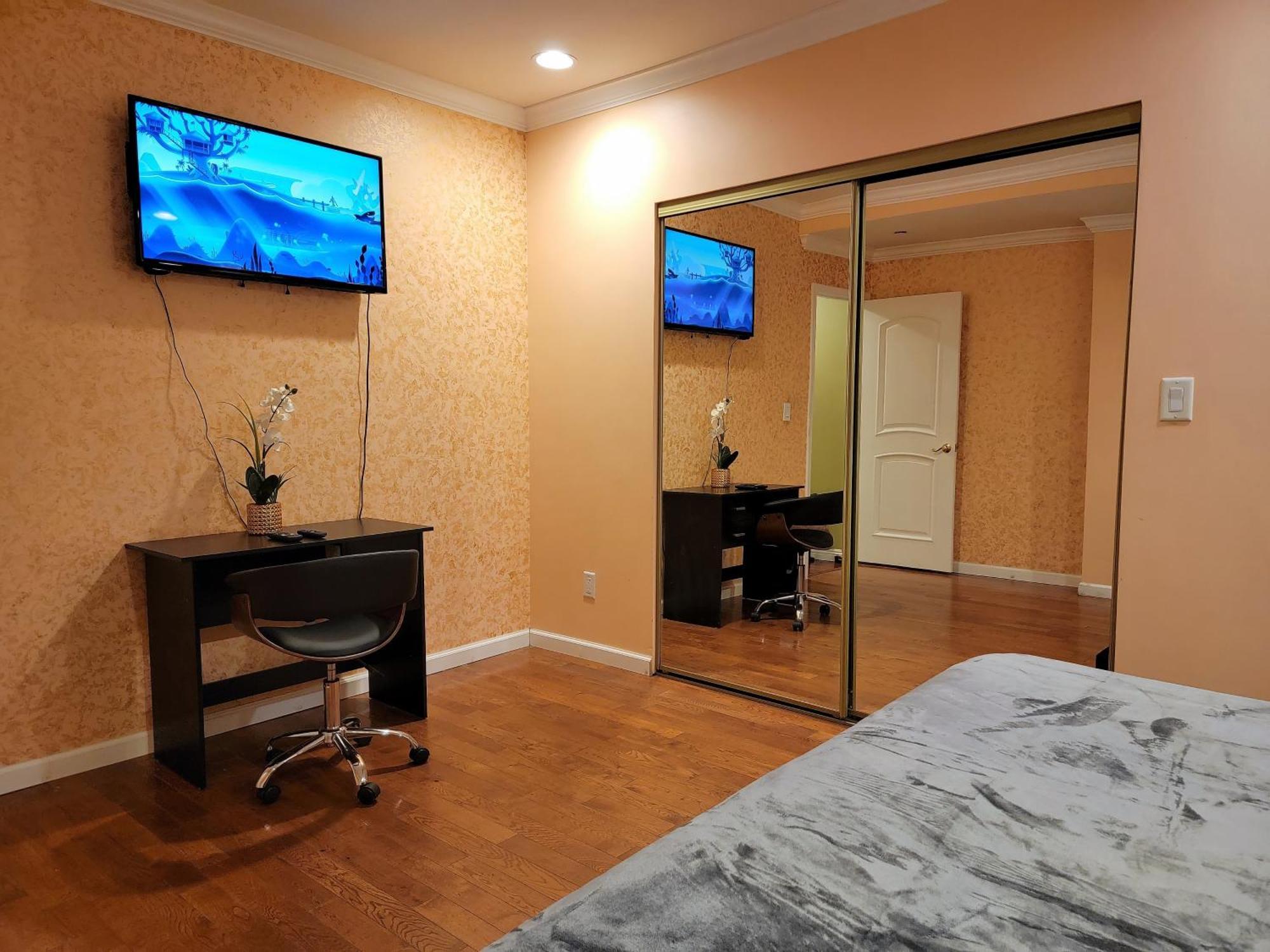 3 Bedroom Guest First Floor Unit With Patio Area Right Next To The Mrc 10 Minutes From Rodeo Drive Washer Dryer Wifi And * Los Angeles