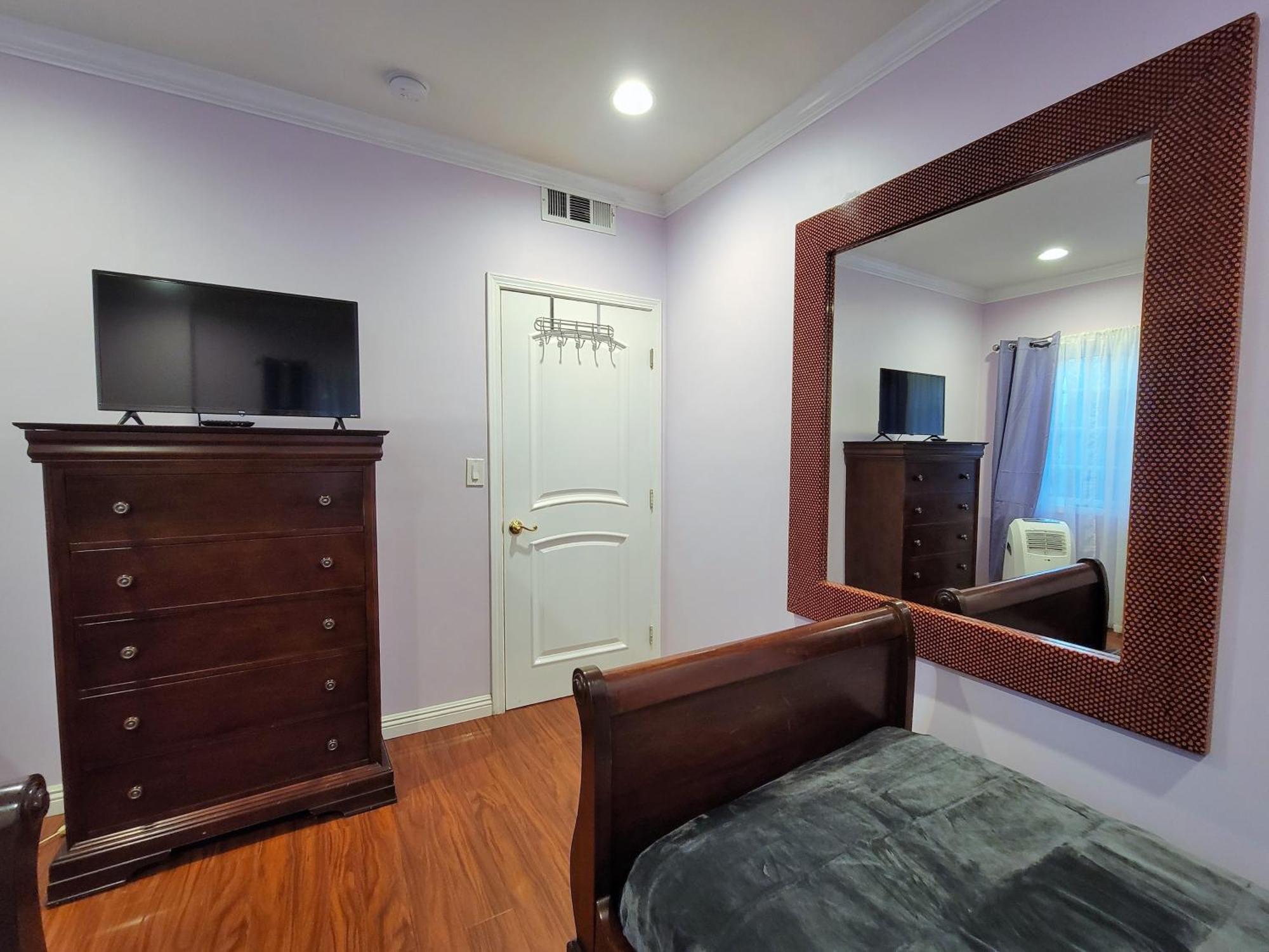 3 Bedroom Guest First Floor Unit With Patio Area Right Next To The Mrc 10 Minutes From Rodeo Drive Washer Dryer Wifi And Apartamento *