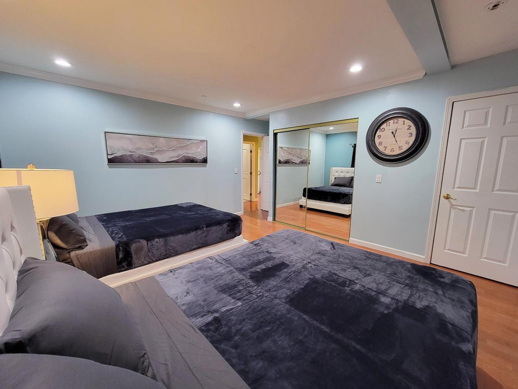 3 Bedroom Guest First Floor Unit With Patio Area Right Next To The Mrc 10 Minutes From Rodeo Drive Washer Dryer Wifi And Los Angeles