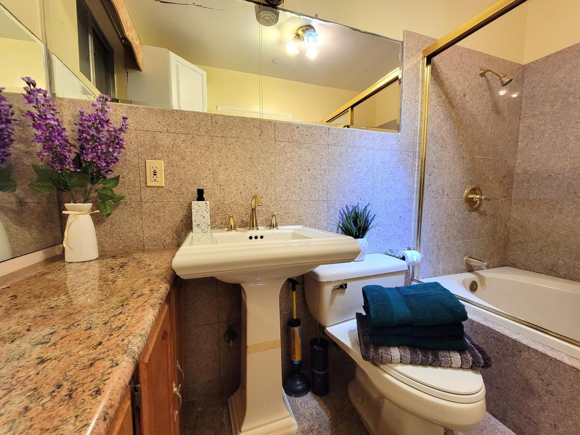 Apartment 3 Bedroom Guest First Floor Unit With Patio Area Right Next To The Mrc 10 Minutes From Rodeo Drive Washer Dryer Wifi And