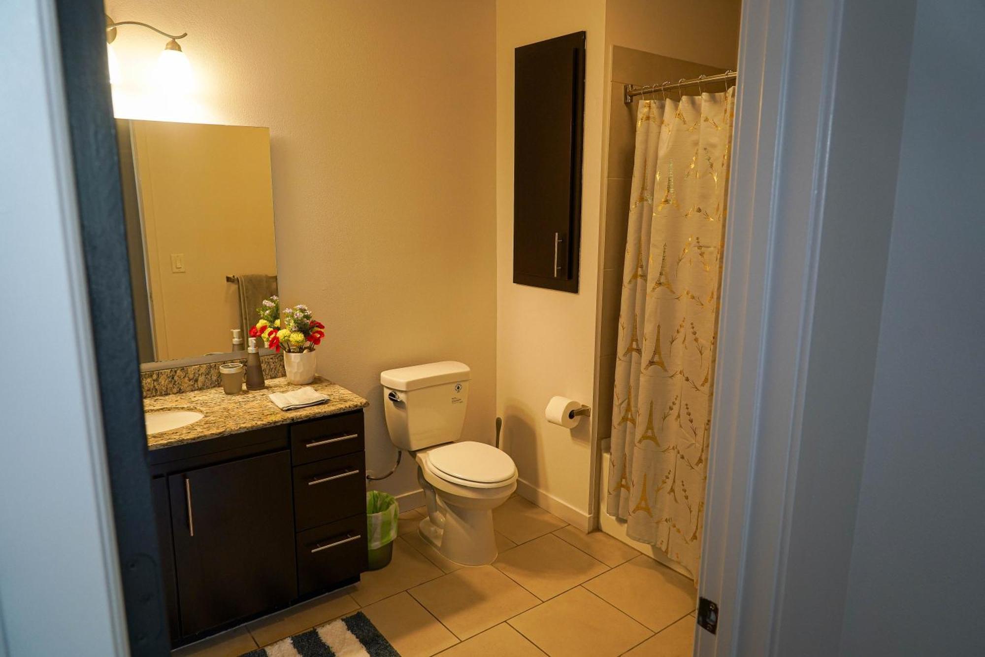 Lux 2 Bedroom In Woodland Hills