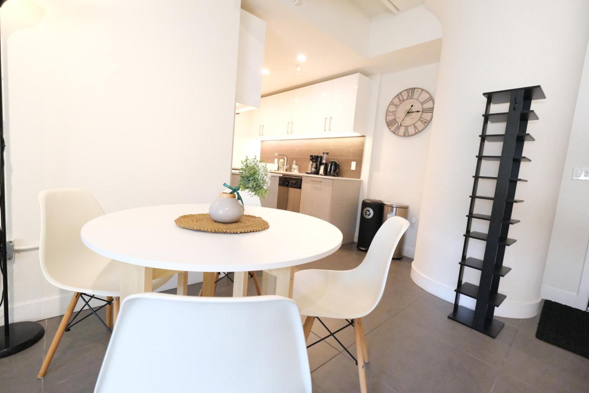 Cozy 2 Bedroom Retreat In Vibrant Dtla Awaits! *